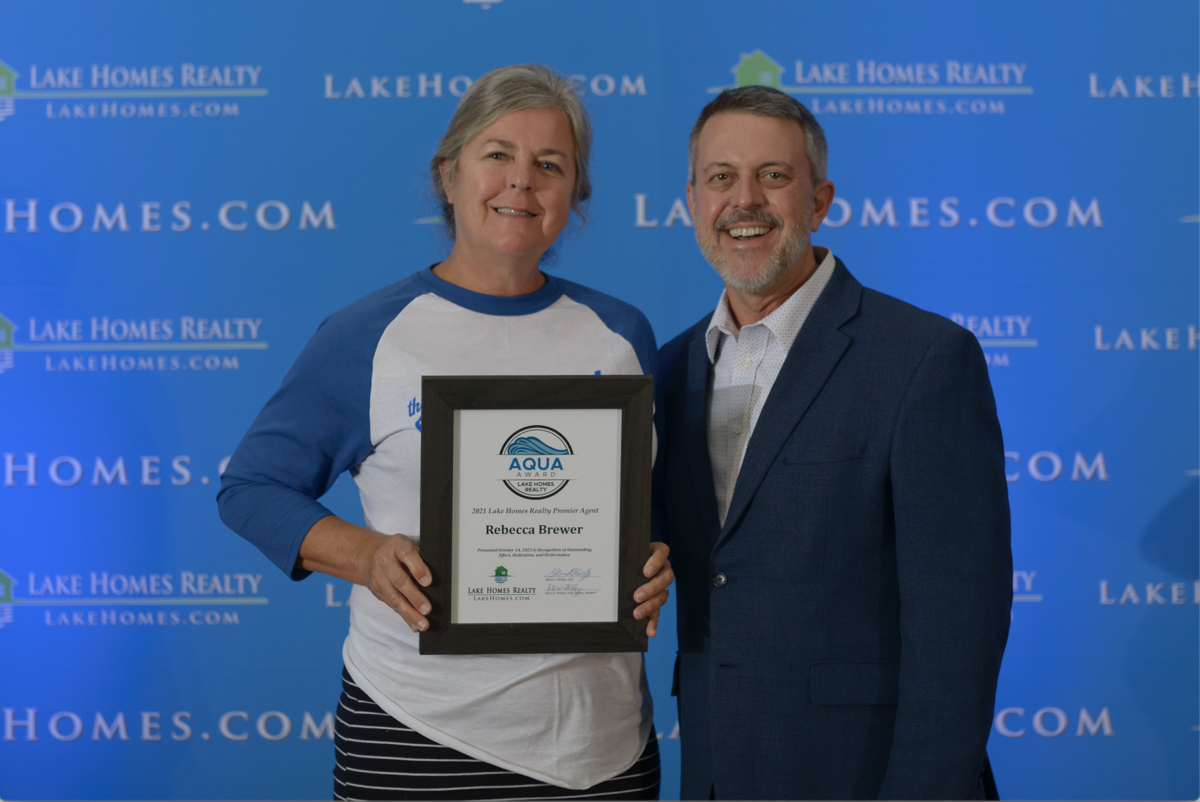 Real estate agent Rebecca Brewer honored at national summit