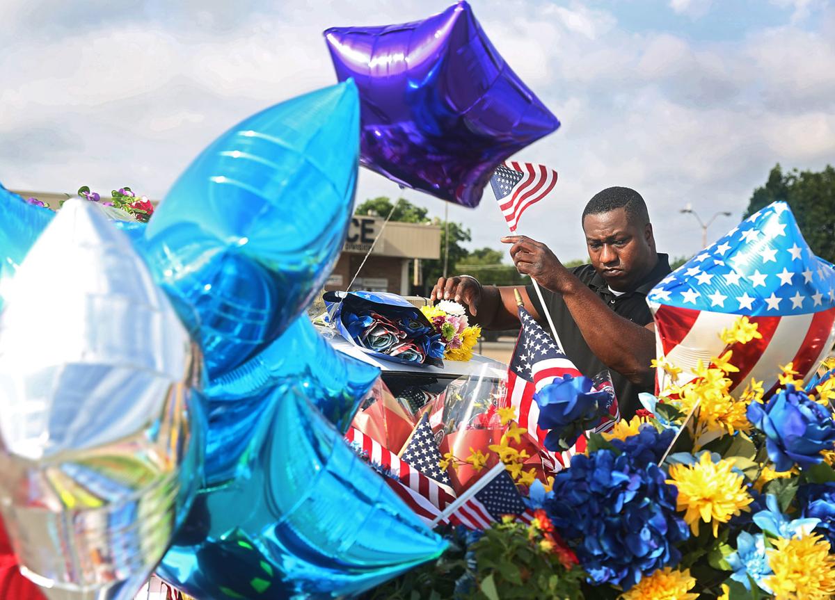 A Parked Police Car Becomes A Symbol Of Tulsa S Support For Officers Who Were Shot Local News Tulsaworld Com