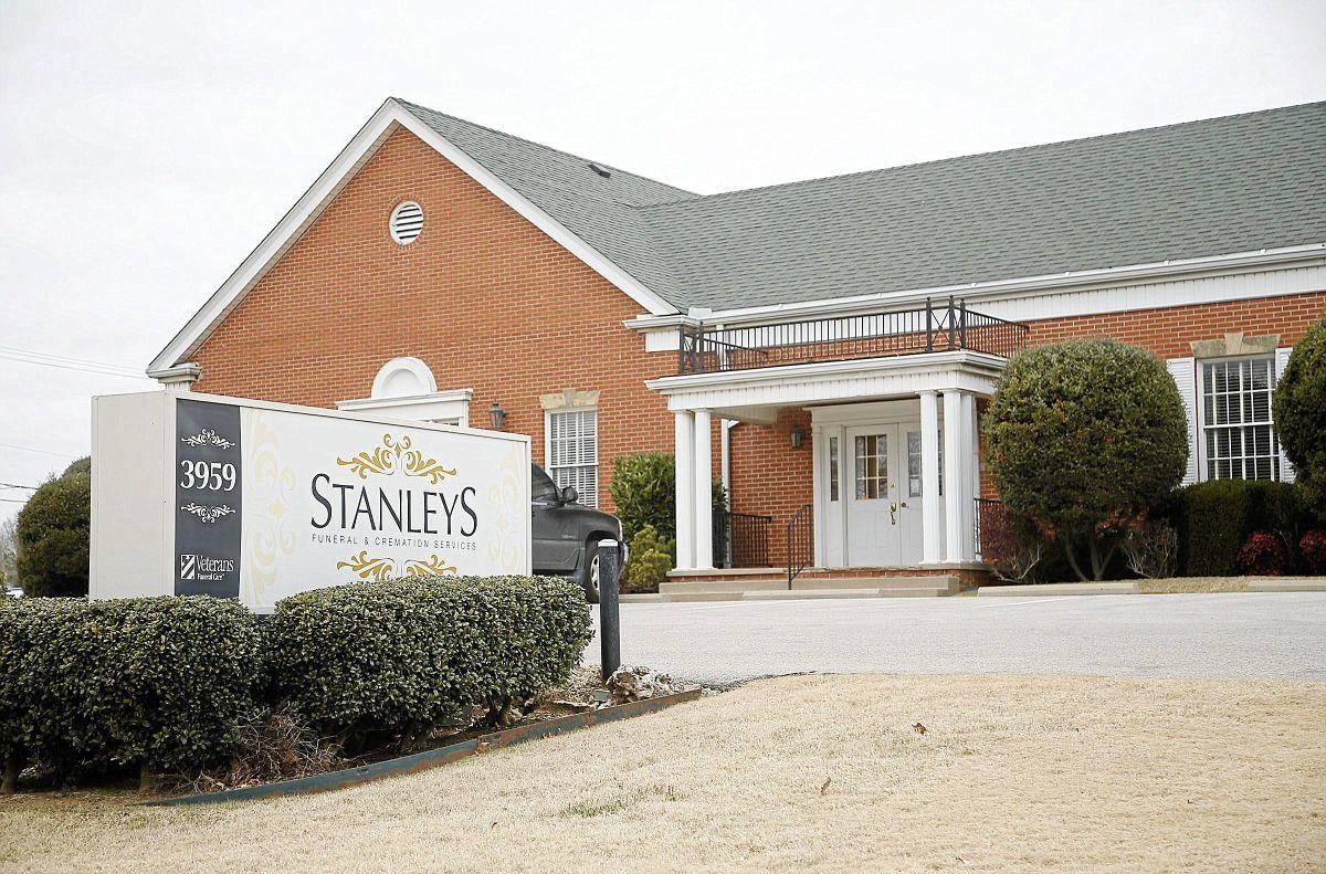 With This We Just Don T Know Pandemic Concerns Force Many Grieving Families To Postpone Rites For Late Loved Ones Local News Tulsaworld Com