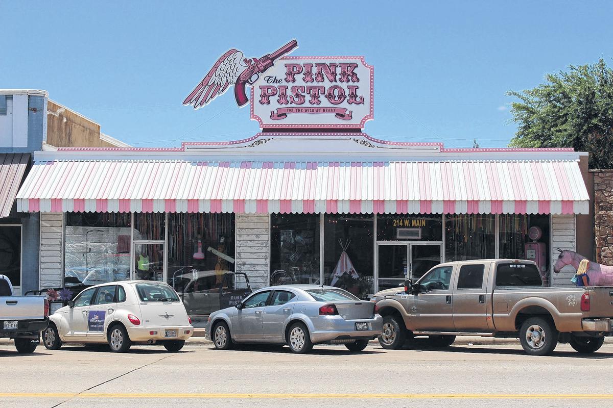 Miranda Lambert’S Pink Pistol Store – NQFLWV