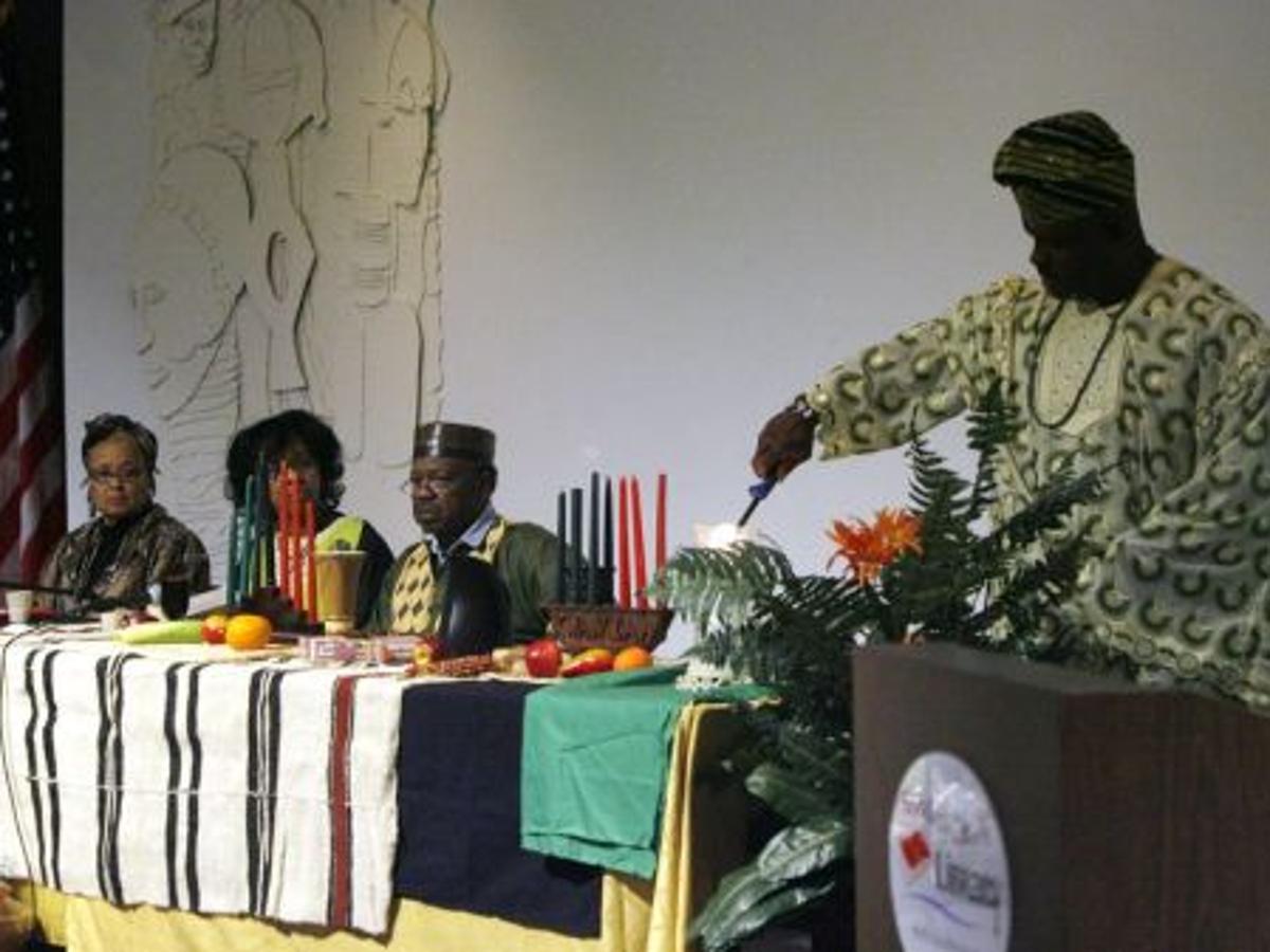 Tulsans Gather For Beginning Of Kwanzaa Archive Tulsaworld Com