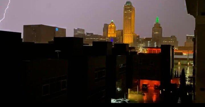 Tornado-warned storm hammers Tulsa->すべての結果