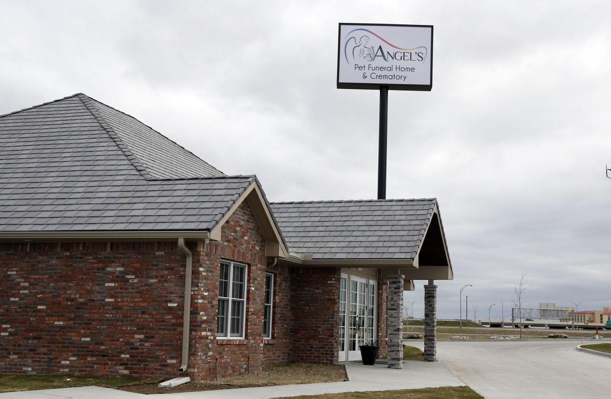 Pet Funeral Home Eases Grief Of Animal Lovers Business News Tulsaworld Com