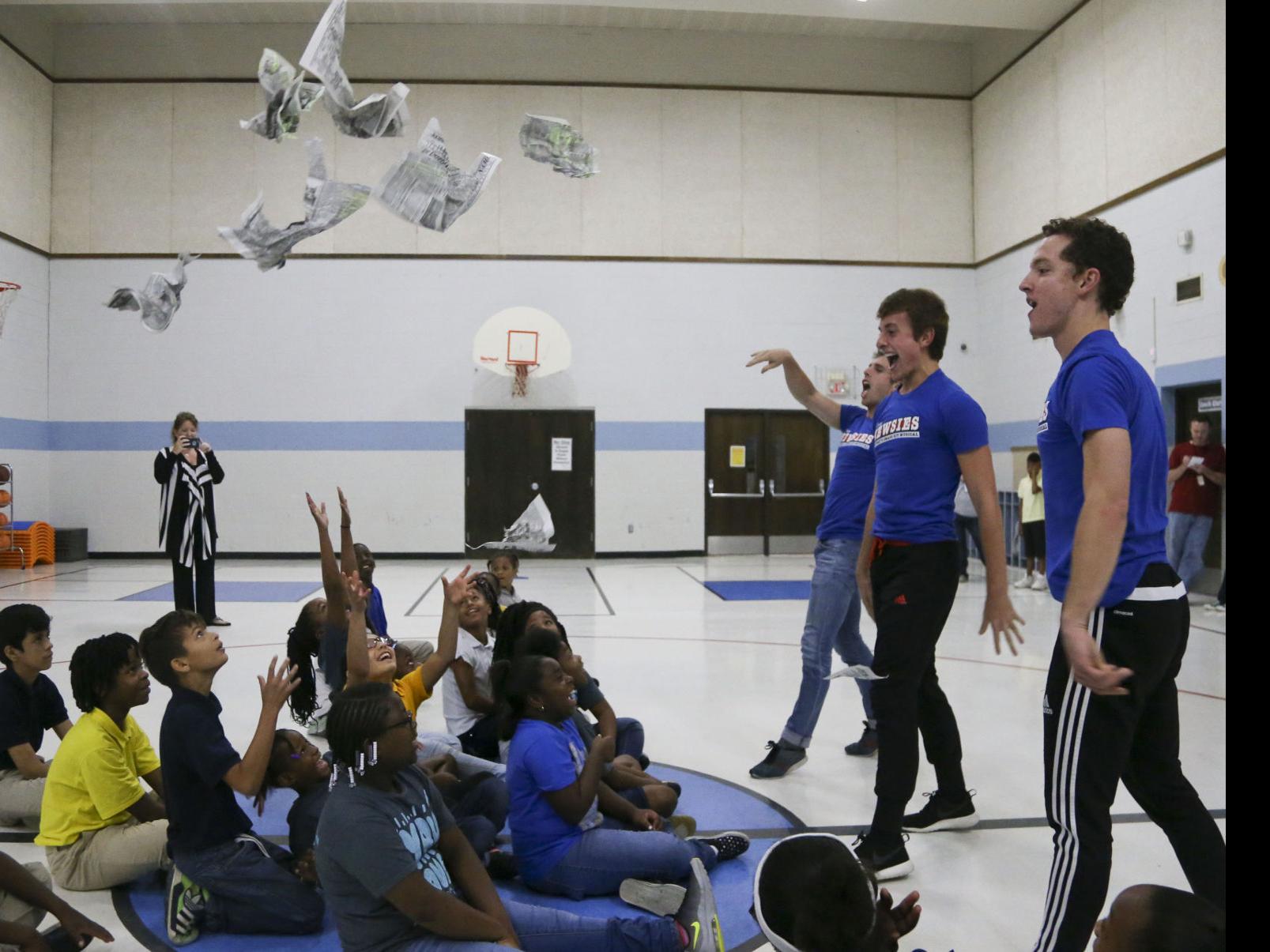 Newsies Cast Members Use Music Dance To Inspire Tulsa Elementary School Students Education Tulsaworld Com