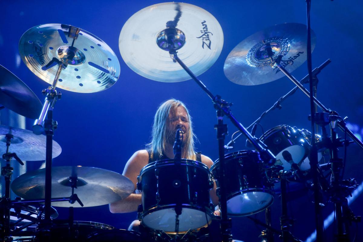 Review Foo Fighters Performs More Than 2 Decades Worth Of Songs Entertainment Tulsaworld Com