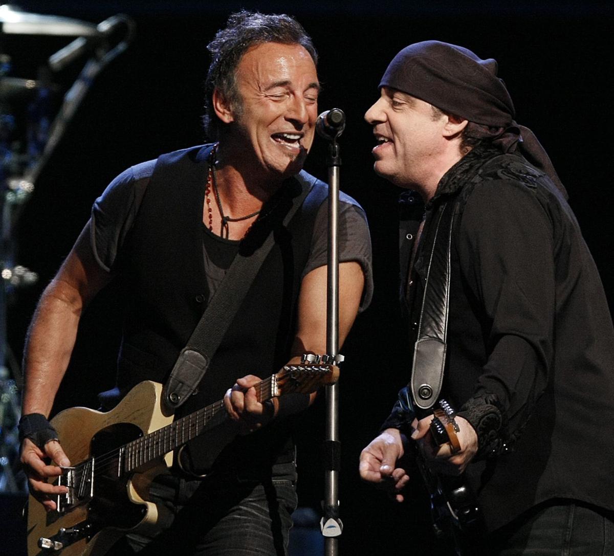 grafisk at fortsætte dobbelt The Boss' is back: Bruce Springsteen returns to BOK Center in February