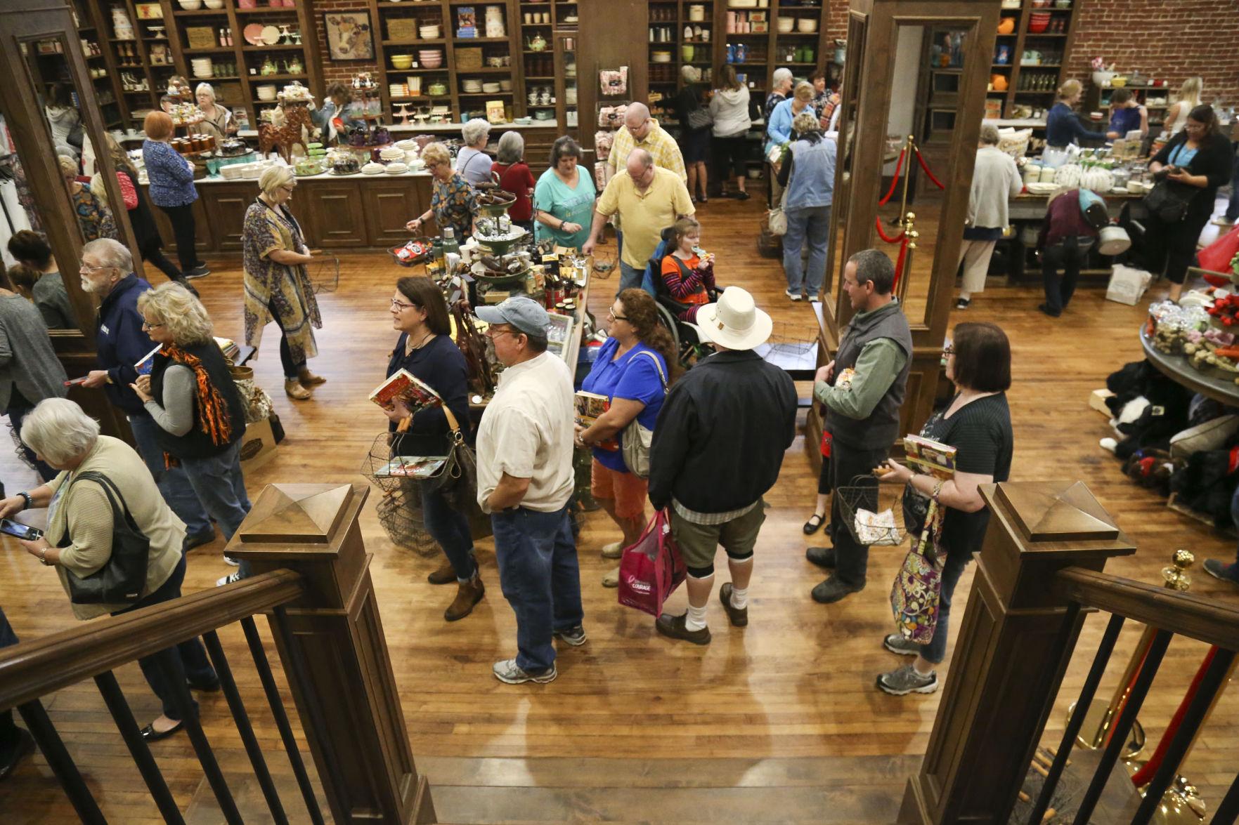 Happy birthday to The Pioneer Woman, Ree Drummond See the 2016 opening