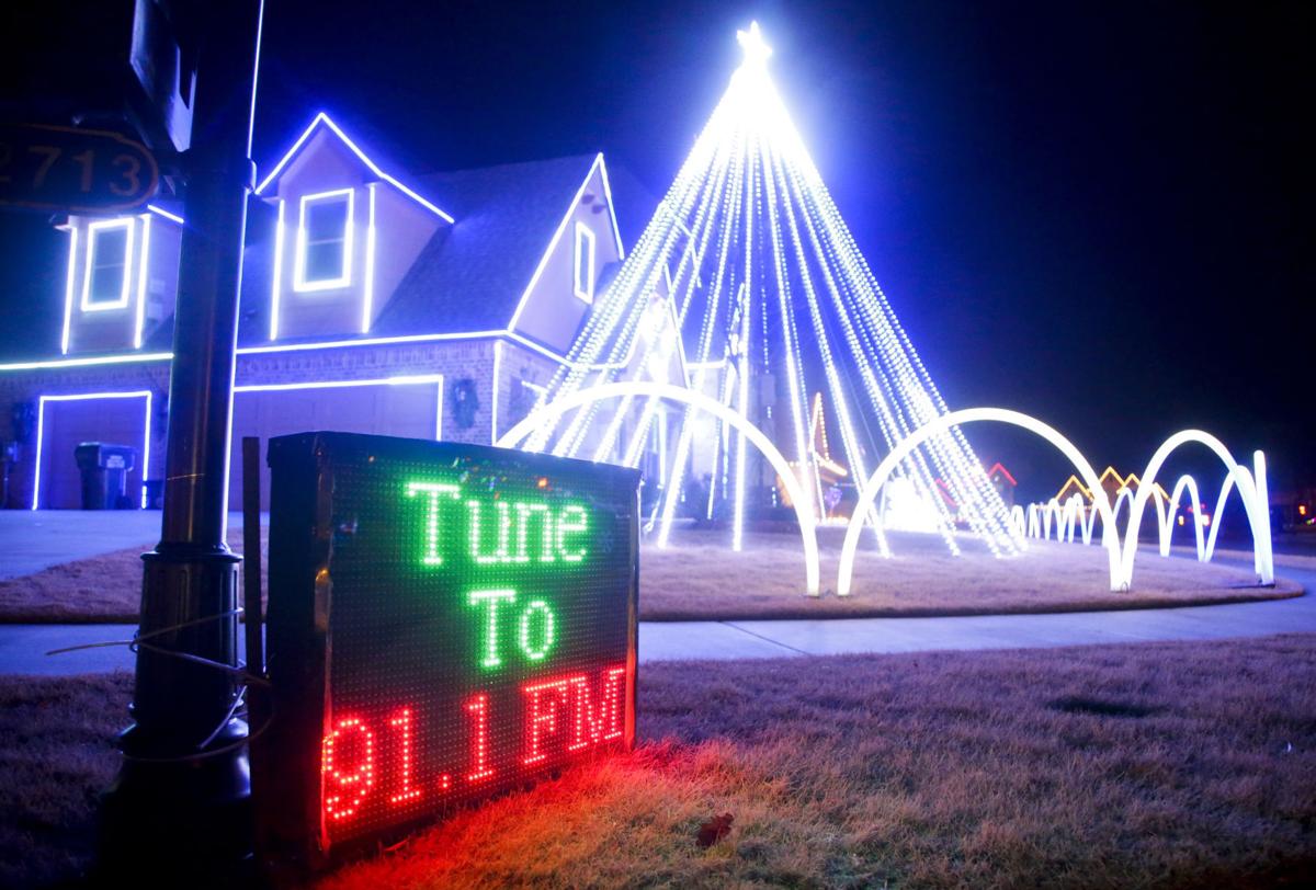 Christmas Lights Dancing House Jenks 2021