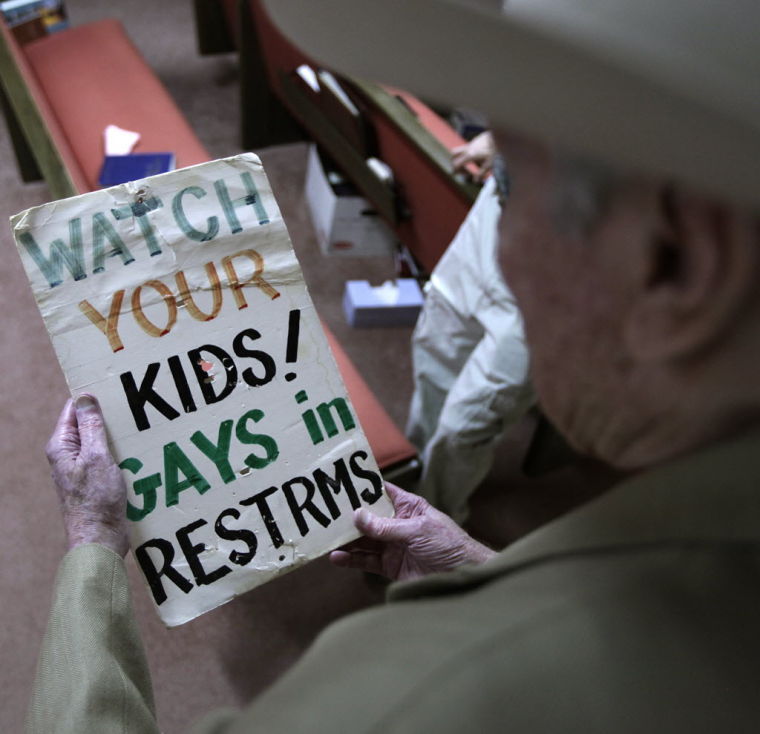 Anti Gay Pastor Westboro Founder Fred Phelps Sr Dies At 84