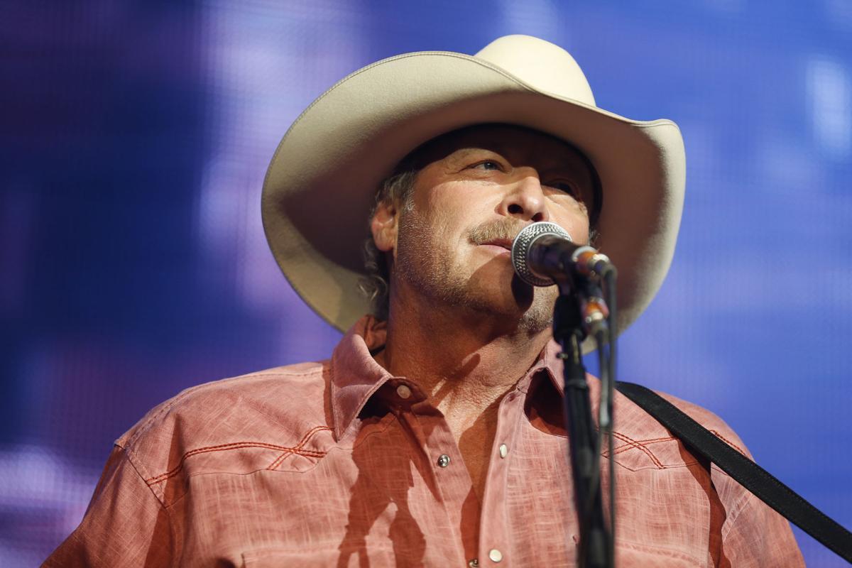 Alan Jackson at Paradise Cove for Outlook 2017 (copy)