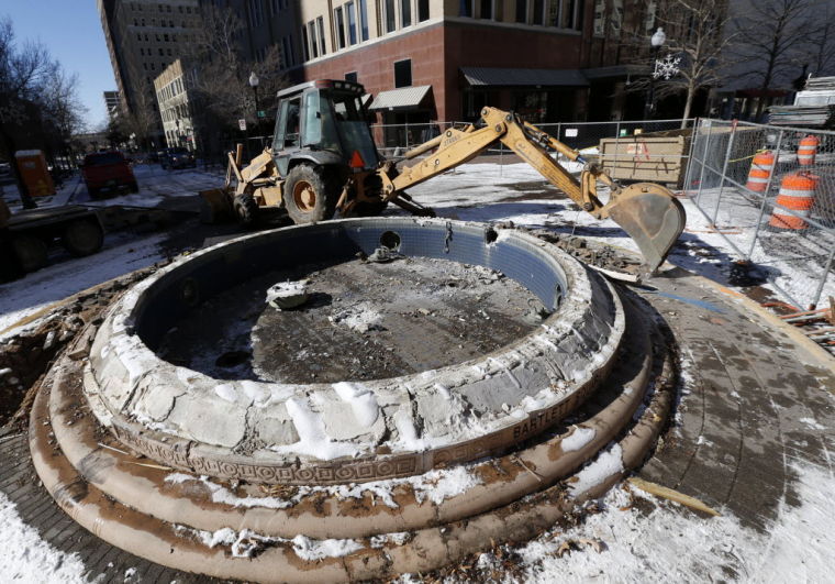 Photo gallery Downtown Tulsa's Bartlett Square fountain Local