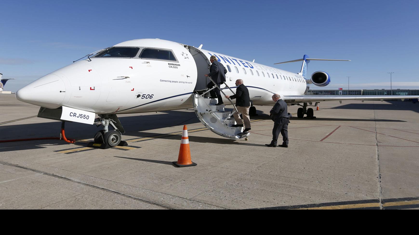 United Airlines Rolls Out Roomier Regional Jet With First Class Seating Business News Tulsaworld Com