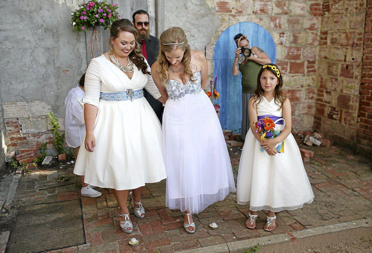 Popping Up To Say I Do Is A Popular Trend Lifestyles