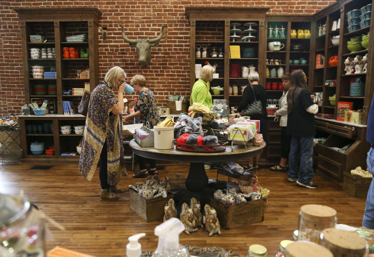 Photo Gallery Ree Drummonds New Pioneer Woman Mercantile Opens In Pawhuska Slideshows 7149