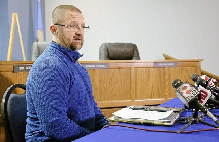 アーロン Classes canceled for second day as Oologah waits anxiously for