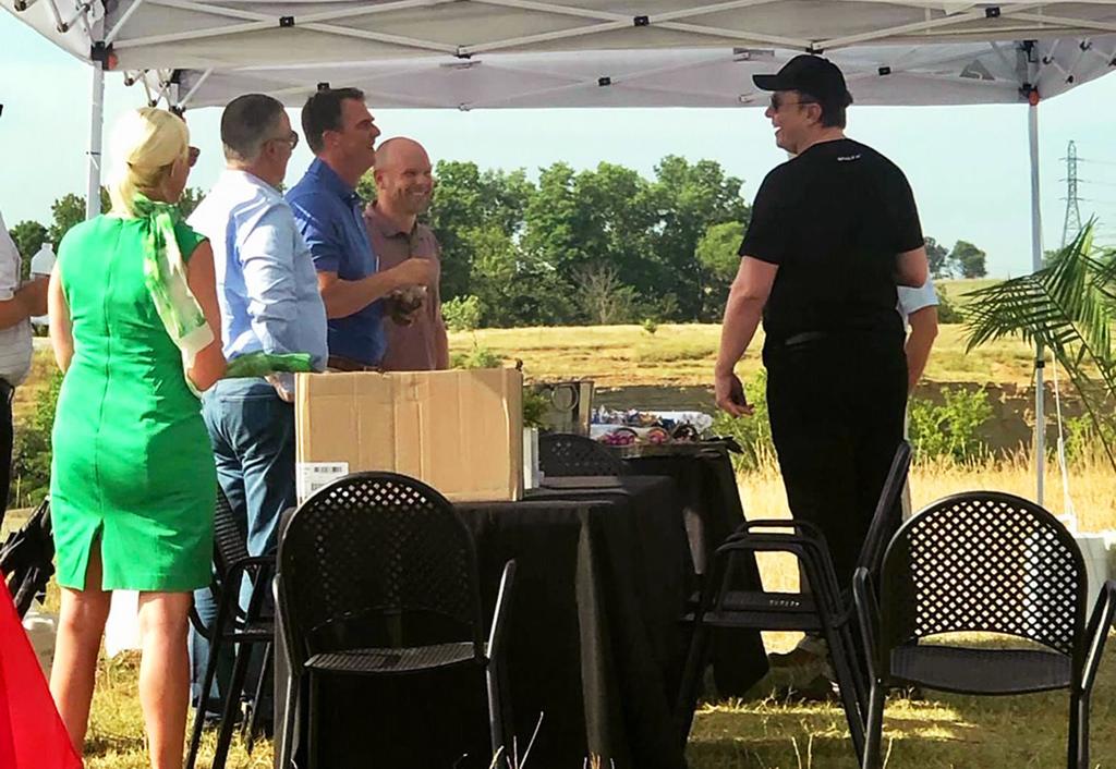 Tesla Ceo Elon Musk Makes Visit To Tulsa To View Possible Site For Factory Latest Headlines Tulsaworld Com