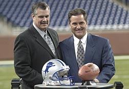 Detroit Lions head coach Steve Mariucci talks with quarterback