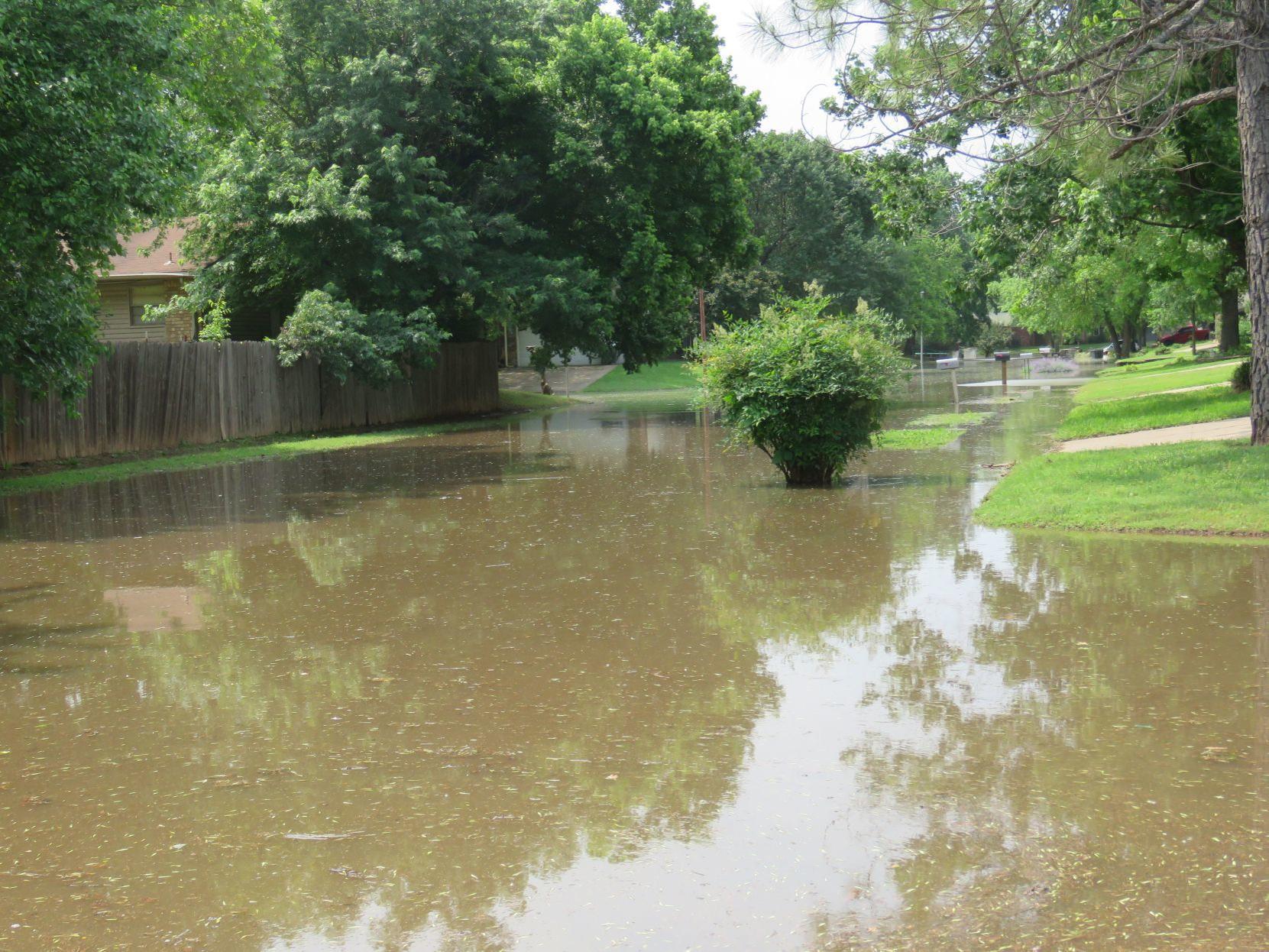 Flooding Leads To Evacuations Rescues Closure Of School Webco Star Center Tulsaworld Com