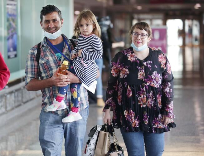 111021-tul-nws-refugeesreunited-p1