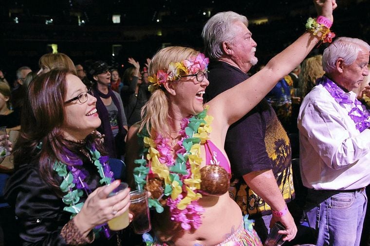 Parrotheads brave weather for Jimmy Buffett concert | Music Why Are Jimmy Buffett Fans Called Parrotheads