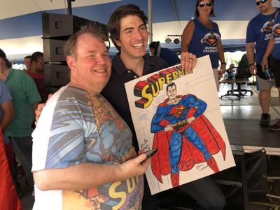 Pop Culture Superman Returns Actor Brandon Routh Gives Fan