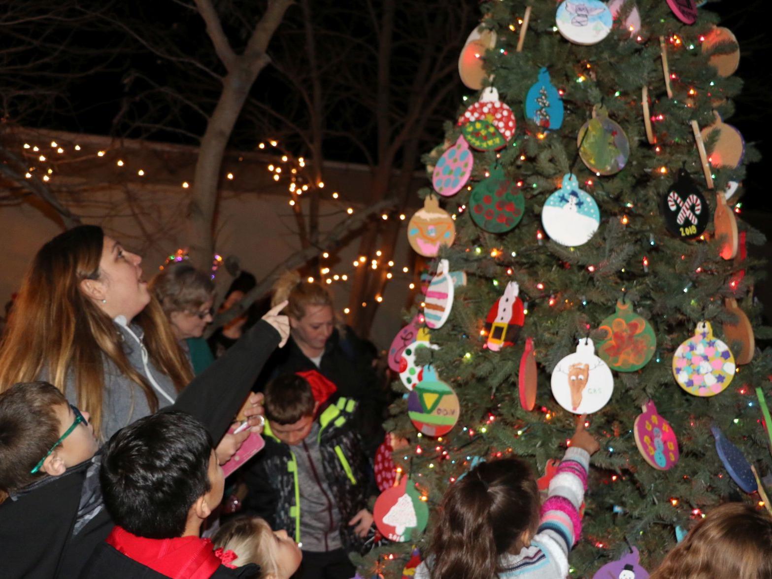 Paint Sessions Planned For Coweta S Community Christmas Tree Ornaments News Tulsaworld Com