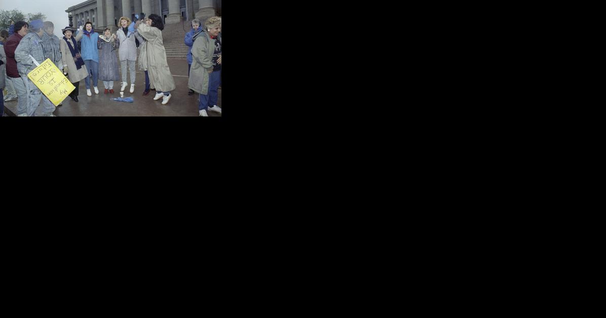 Throwback Tulsa: 'Never last again' teachers chanted on this day in 1990 after landmark education bill goes to governor - Vimarsana News