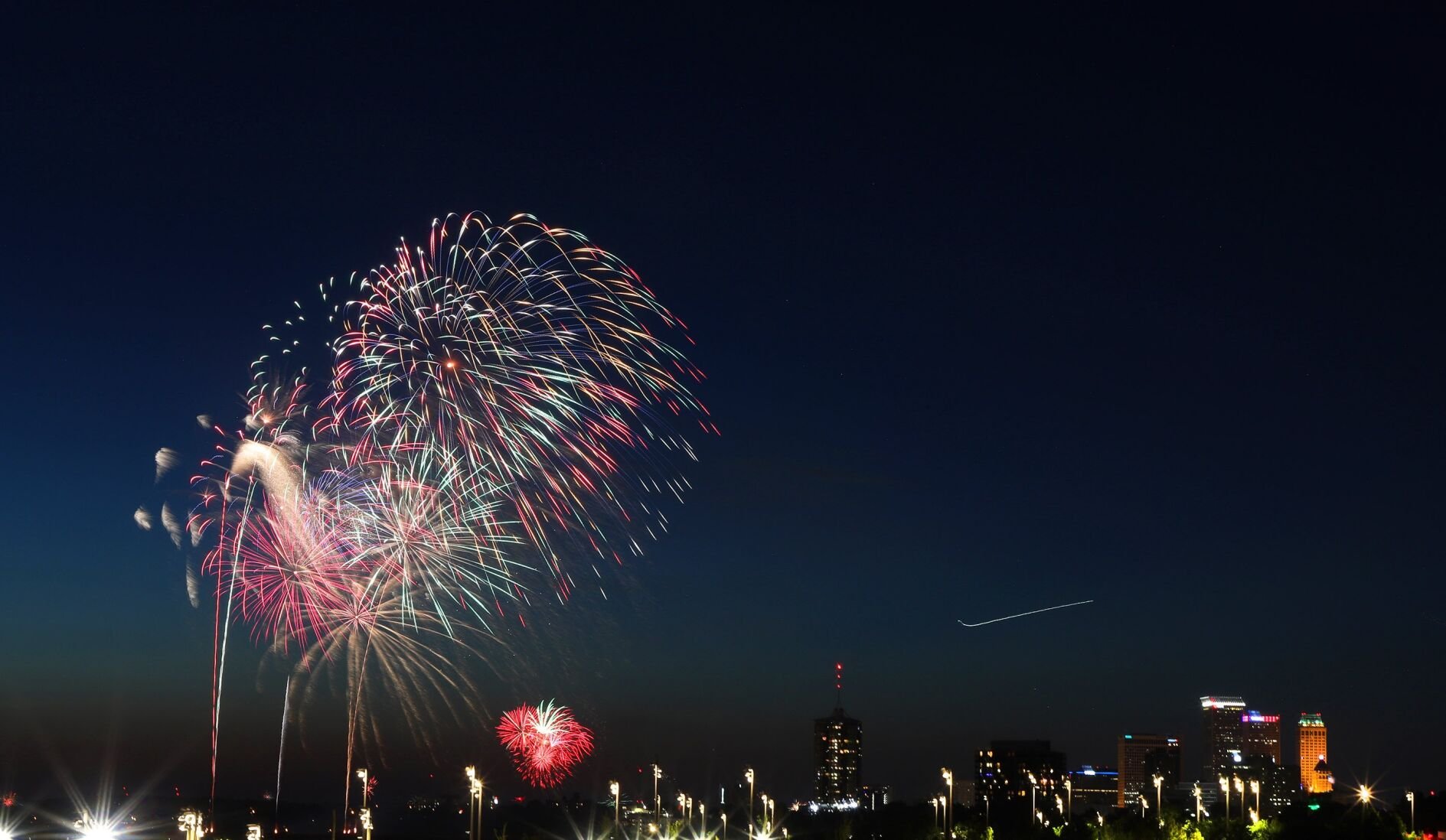 Find the biggest fireworks shows Independence Day events in the