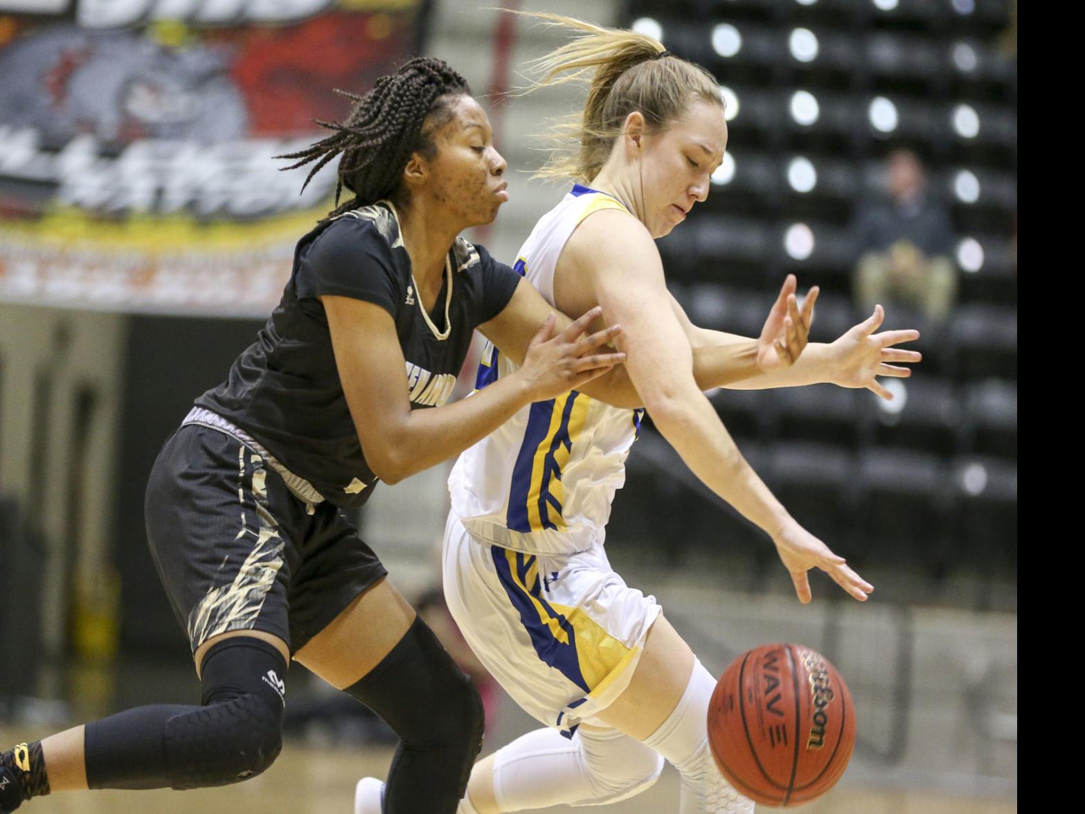 Girls Basketball Update Oologah S Karly Wadsworth Bartlesville S