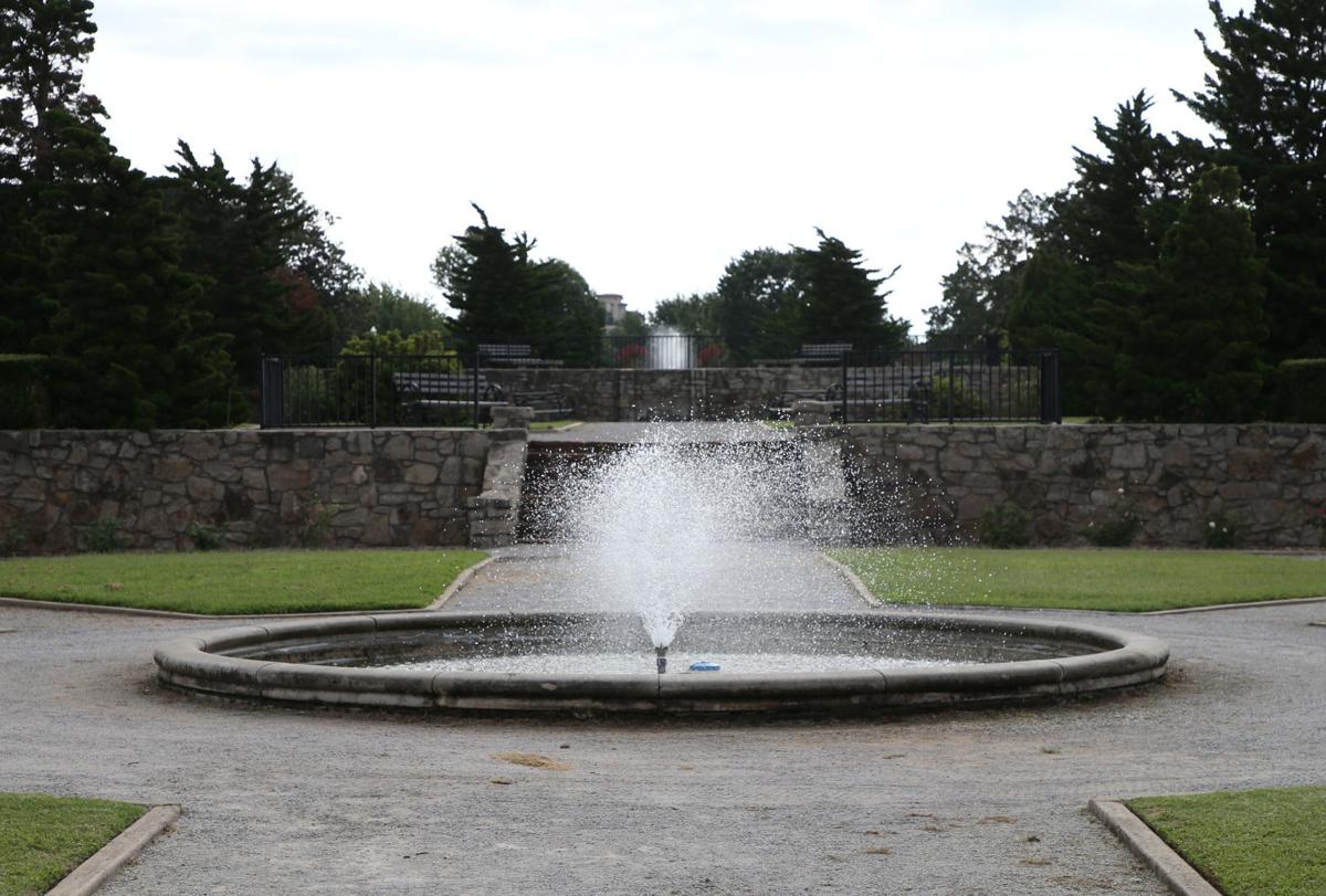 A walk through Tulsa Municipal Rose Garden Gallery