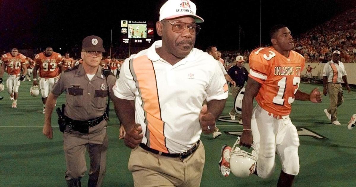 Former Oklahoma State football coach Bob Simmons dies at 77