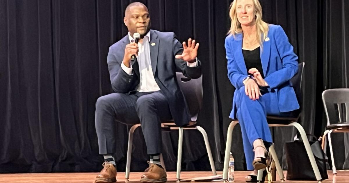 Community members question mayor on hiring of next police chief