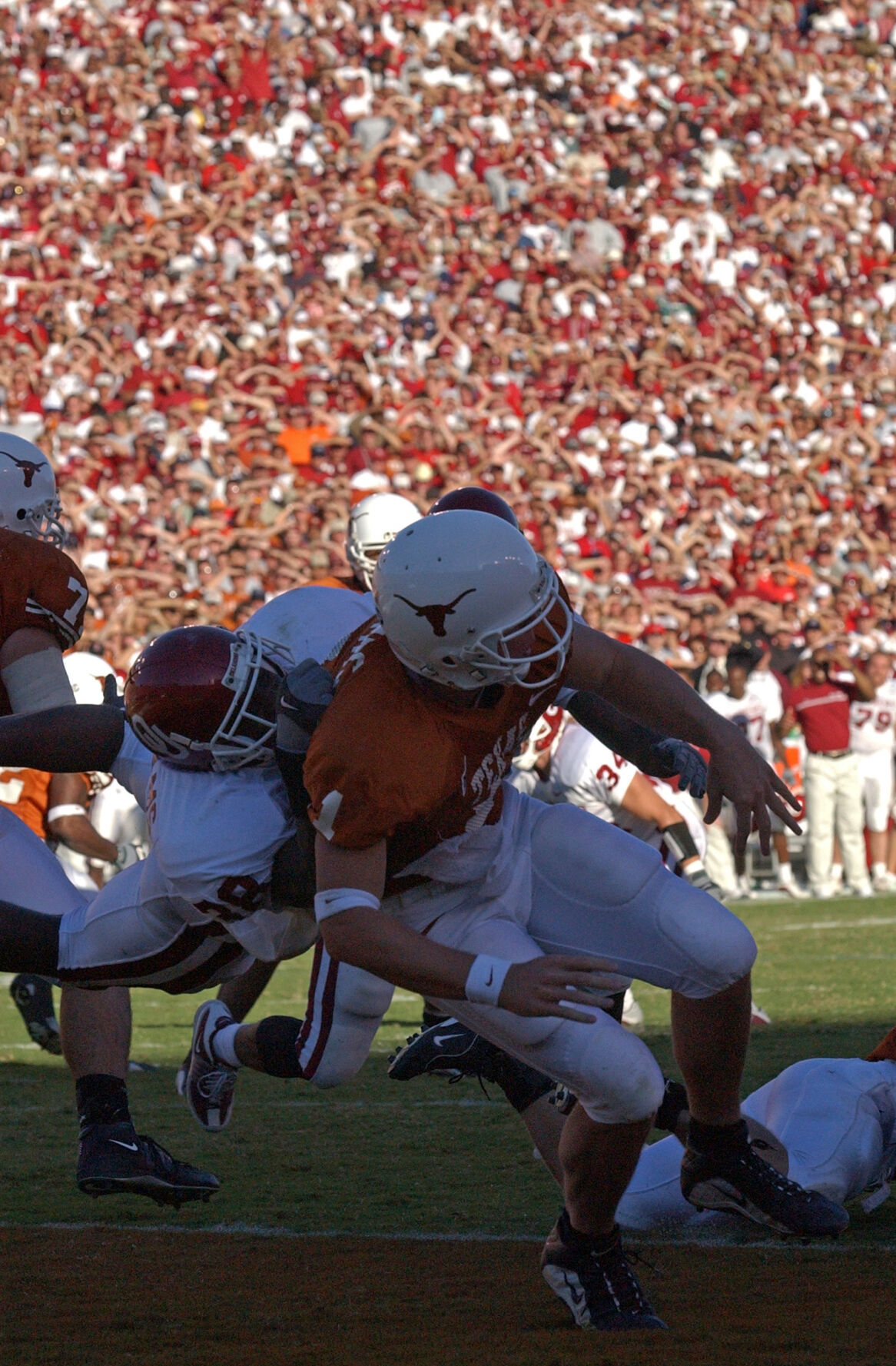 Roy Williams, Chris Simms dueling ages after Superman play in OU-Texas