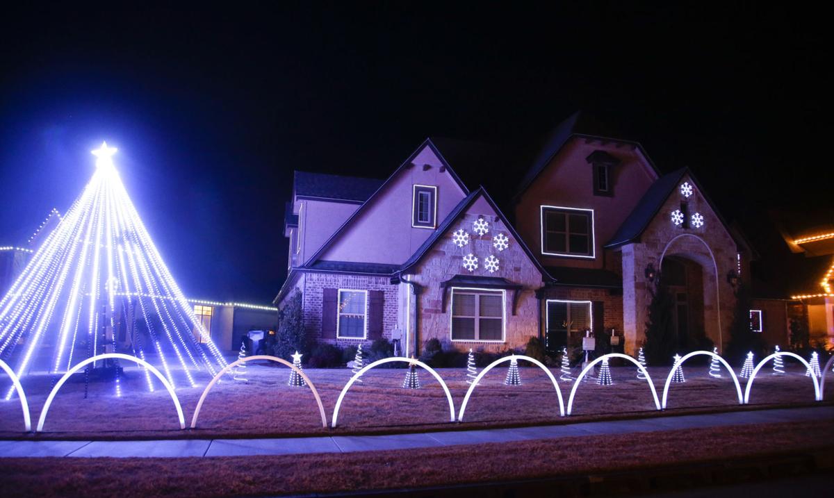 Christmas Lights Dancing House Jenks 2021