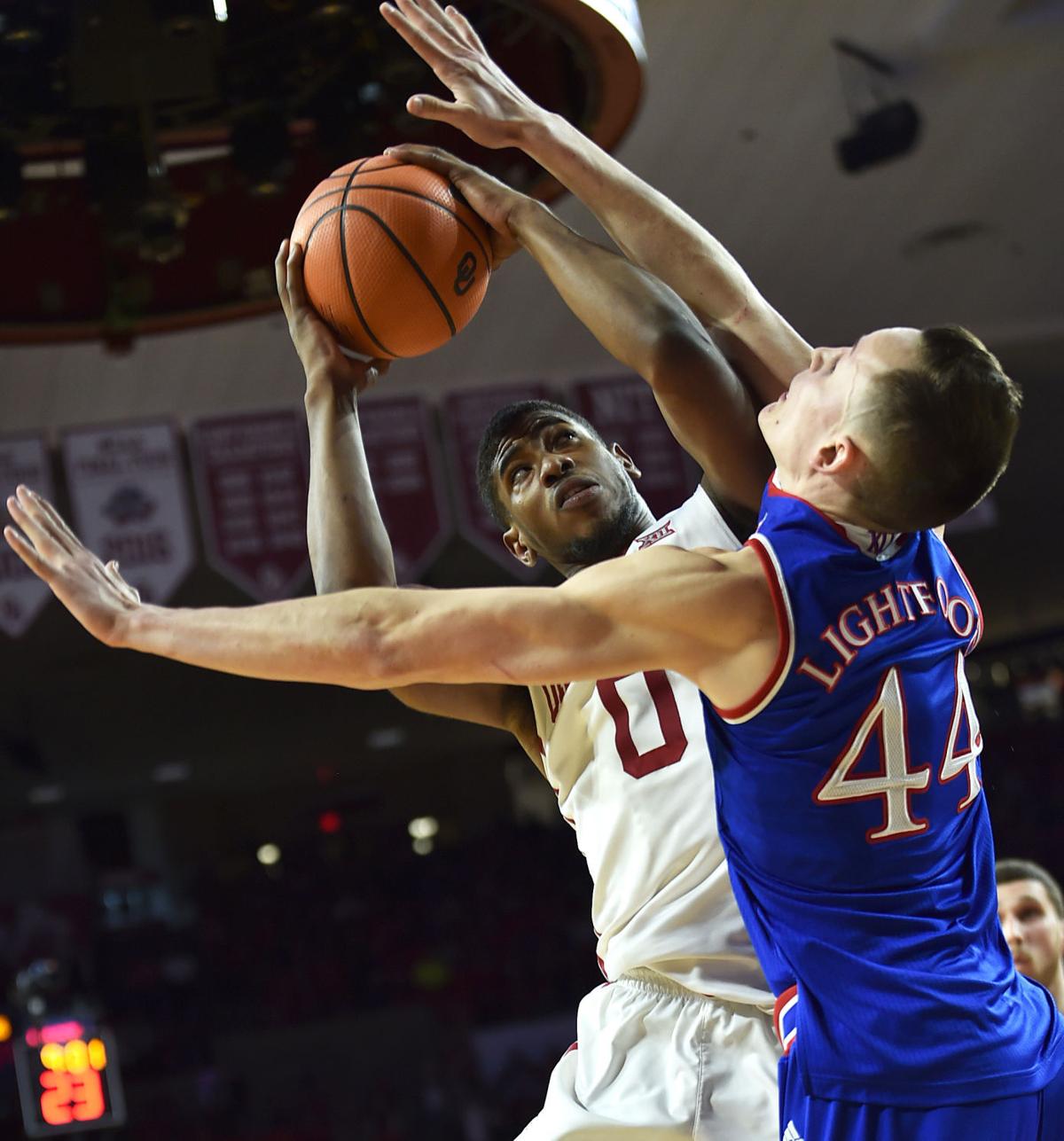 Ou Basketball Sooners Beat No 5 Kansas With A Little Help From