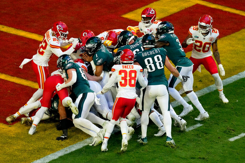 Super Bowl flag helps Kansas City Chiefs edge Philadelphia Eagles