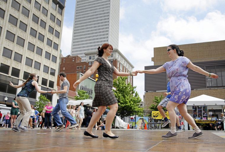 Mayfest 2014 Art Lovers Enjoy Picture Perfect Weather As