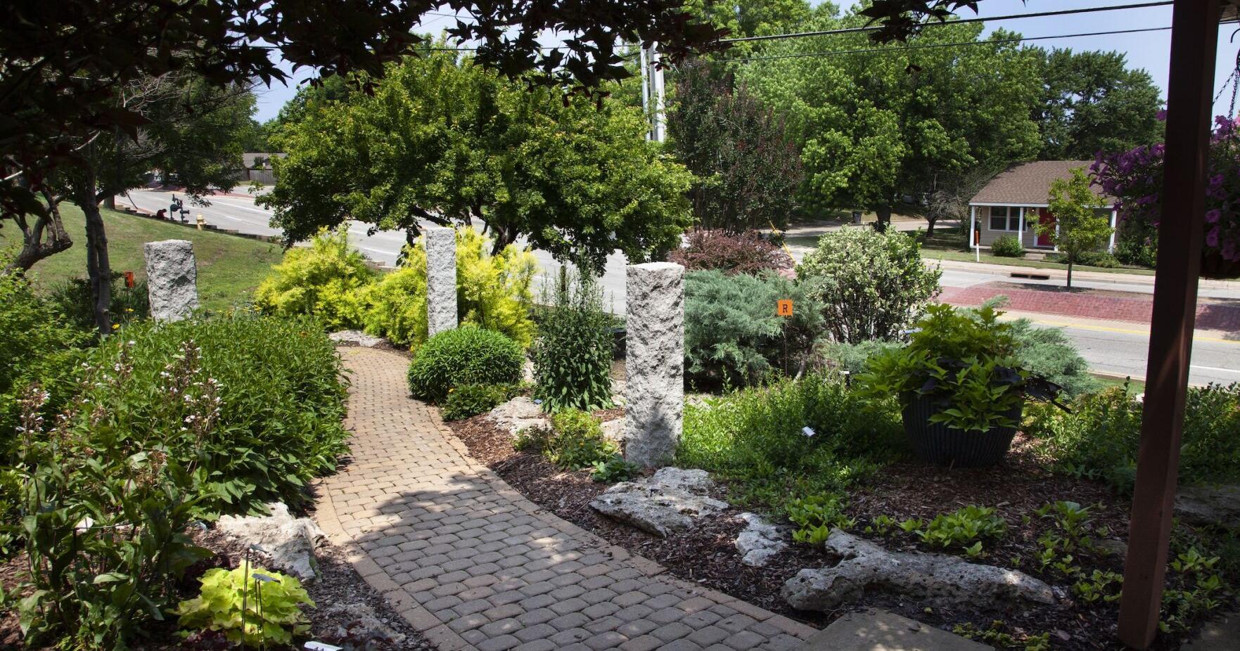 Master Gardeners offer benefits of mulch for your garden - Vimarsana News