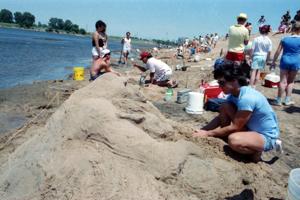 Great River Raft Race seeking competitors for newly revived sand sculpture competition