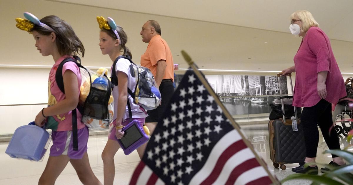 How’s your holiday travel? Pricey, chaotic and we don’t care | National News