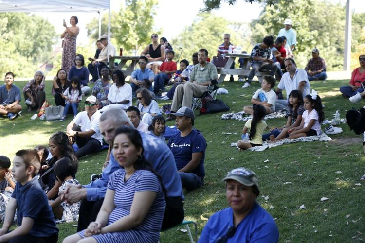 070122-tul-nws-naturalize-p6