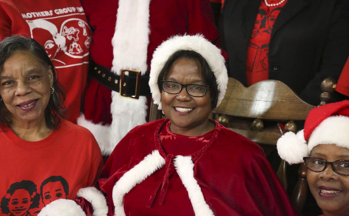 Volunteers make sure kids in north Tulsa visit from Santa and Mrs Claus News