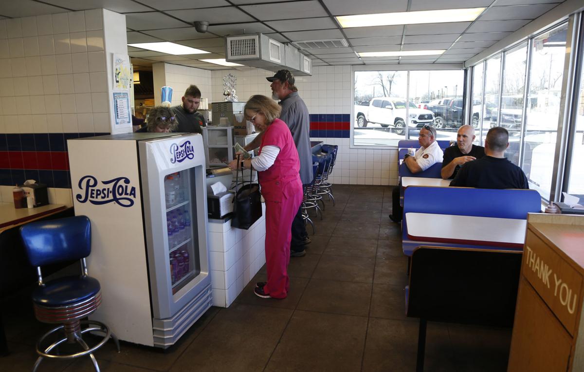 Grab a slice of Ken's Pizza and a TasteeFreez cone — these places still exist! Slideshows