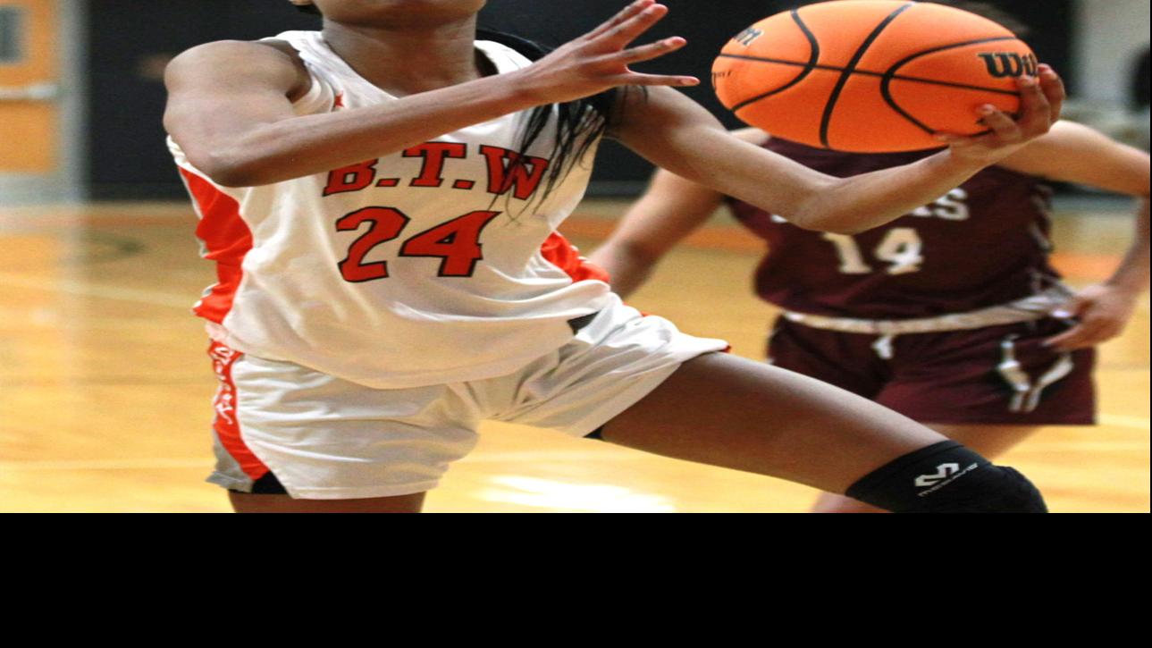 Girls Basketball Wyvette Mayberry Ruth Udoumoh Jayla Burgess