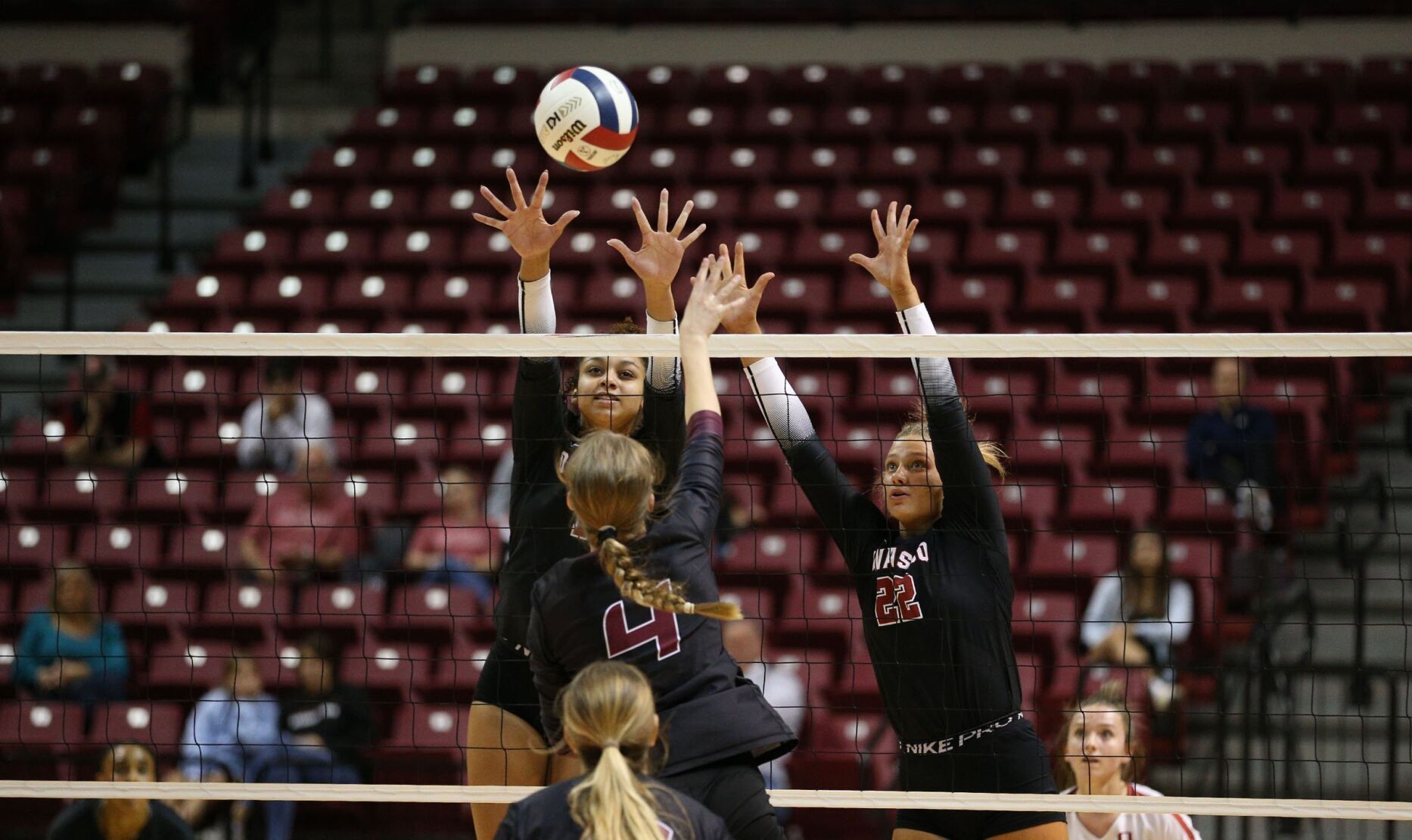 Jenks and Bishop Kelley to Face Off in Class 6A State Volleyball Semifinals