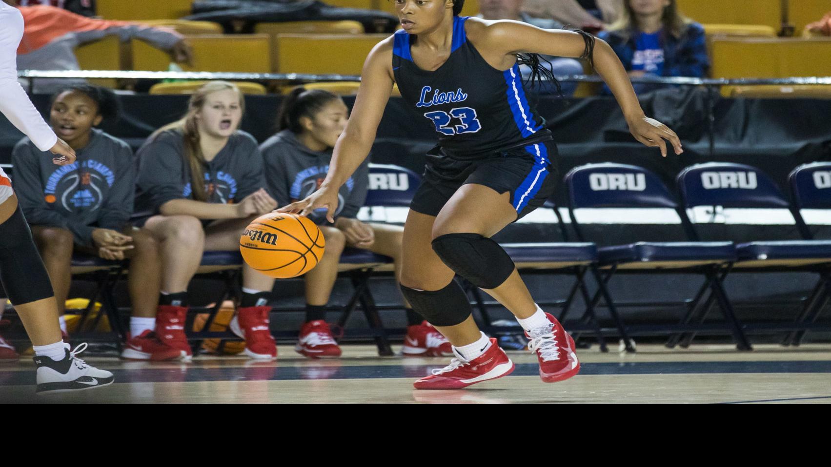 Girls Basketball Moore Junior Aaliyah Moore Receives Gatorade