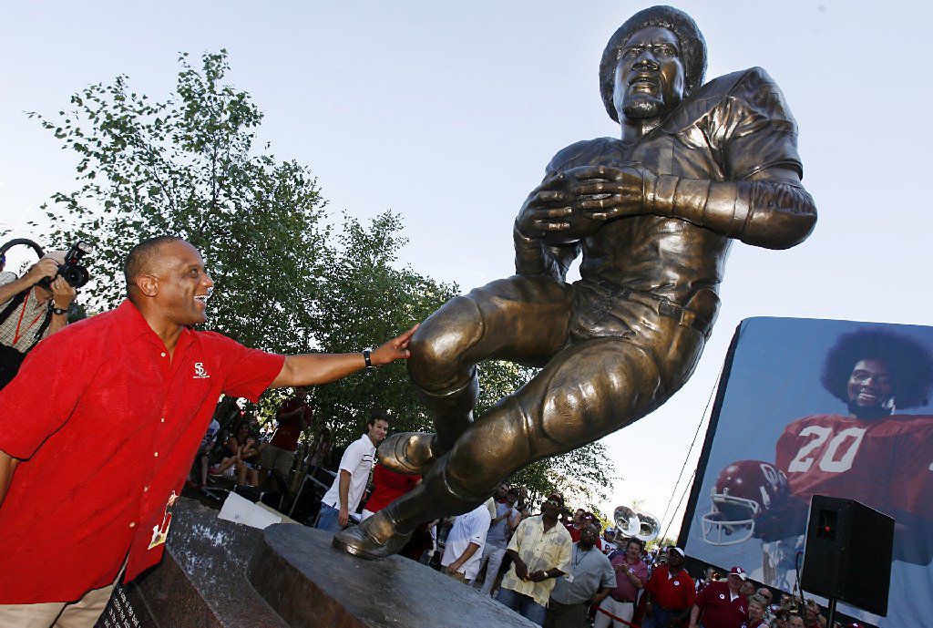 Oklahoma football: After nearly quitting team, Billy Sims returns to win  Heisman - OU Daily