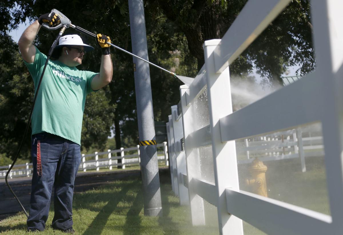 A Picture Of Collaboration More Than 5 200 Volunteers Join In For United Way S 28th Day Of Caring Local News Tulsaworld Com