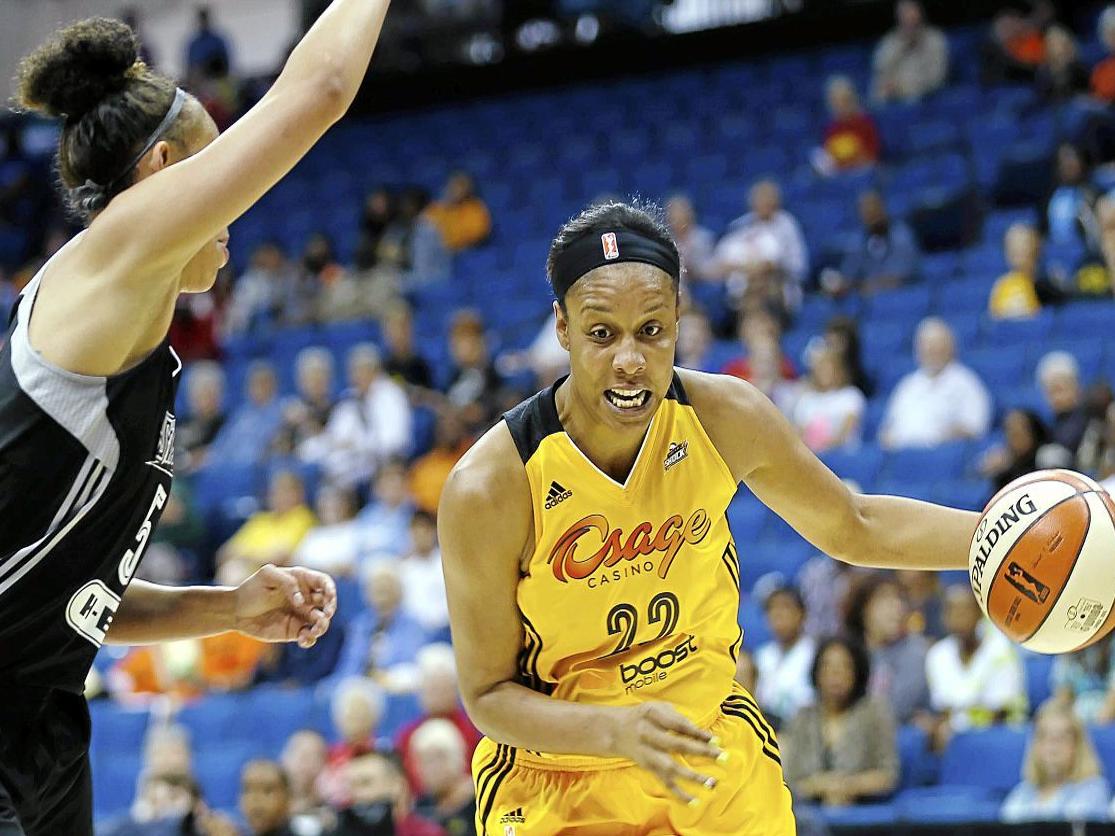 Shock S Plenette Pierson Greets Mentor Ex Coach Bill Laimbeer As