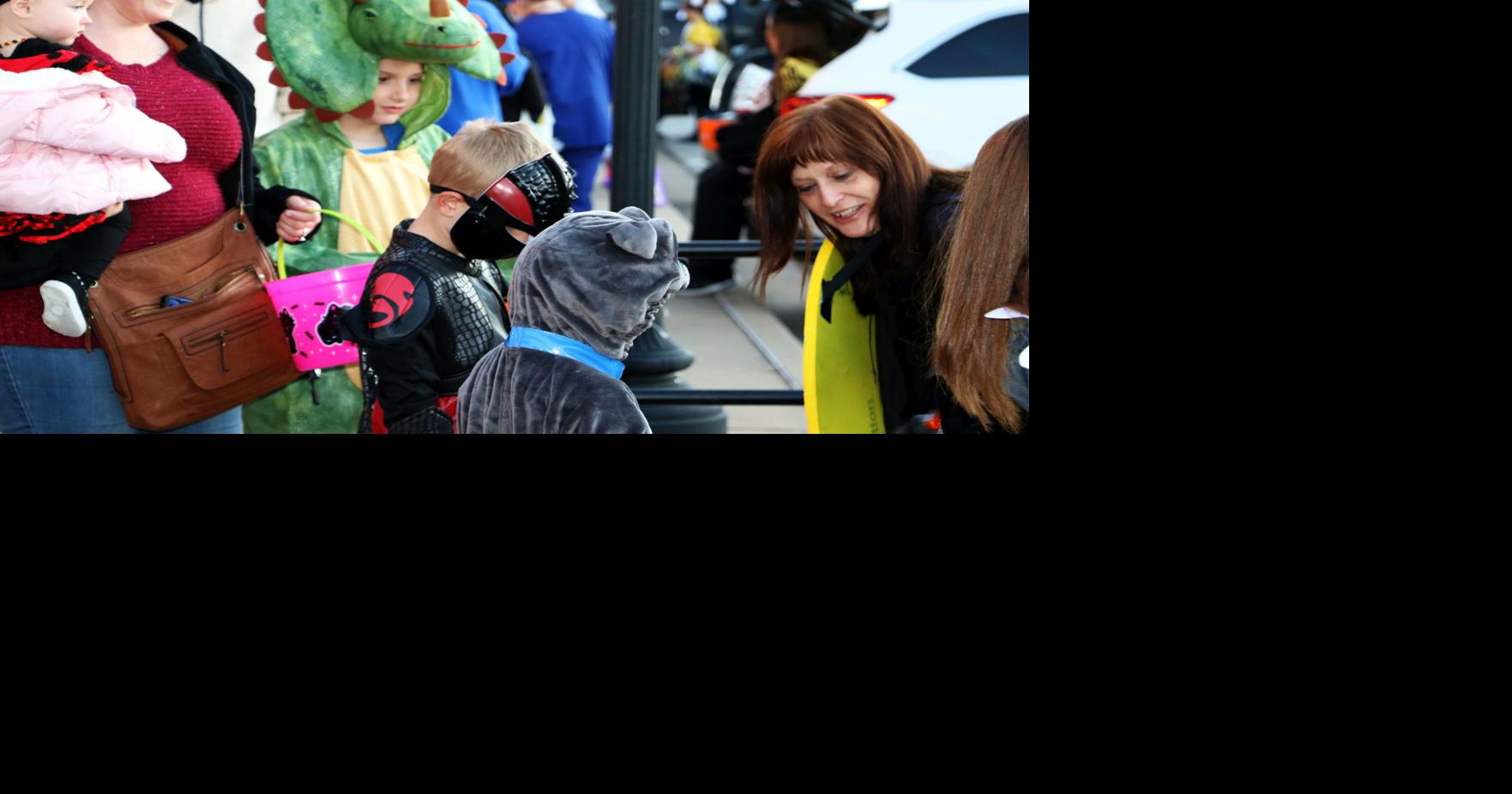 Gallery The sights, frights and fun of Coweta's downtown Trunkor